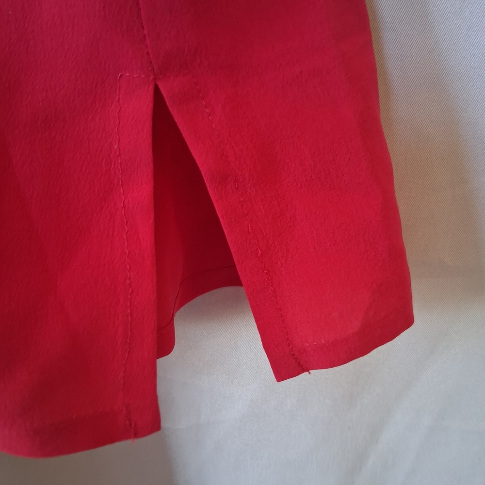 Red Sleeveless Women's Top - Picture 3 of 4